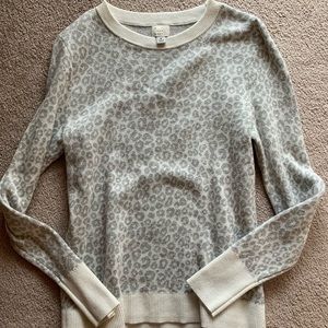 Crew neck leopard print sweater